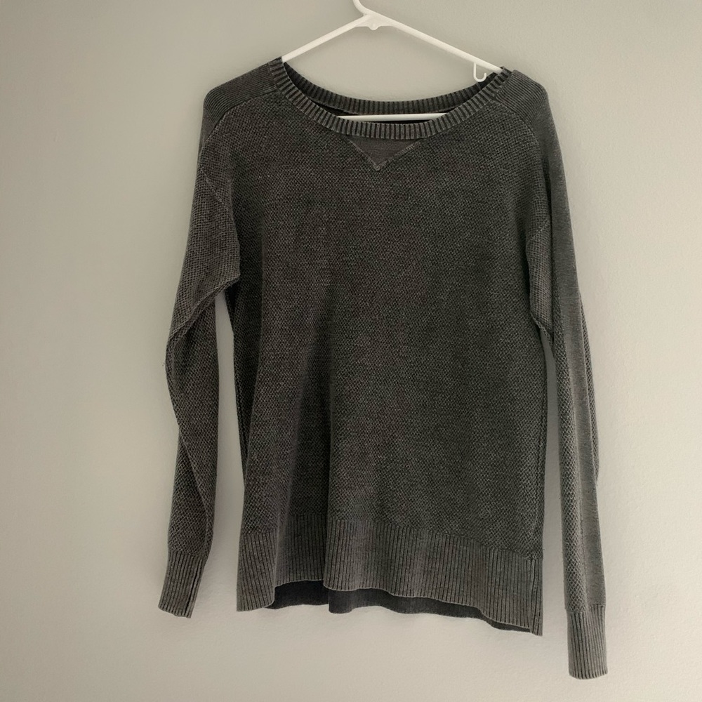 Grey light sleeve sweater